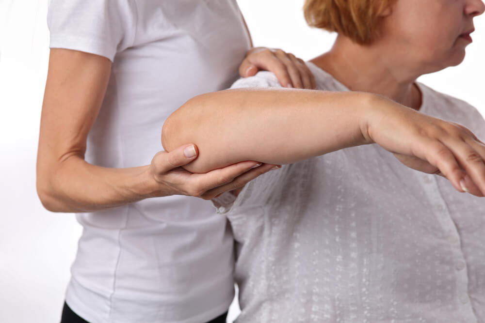 How physical therapists in Saint Charles, MO, can treat shoulder impingement