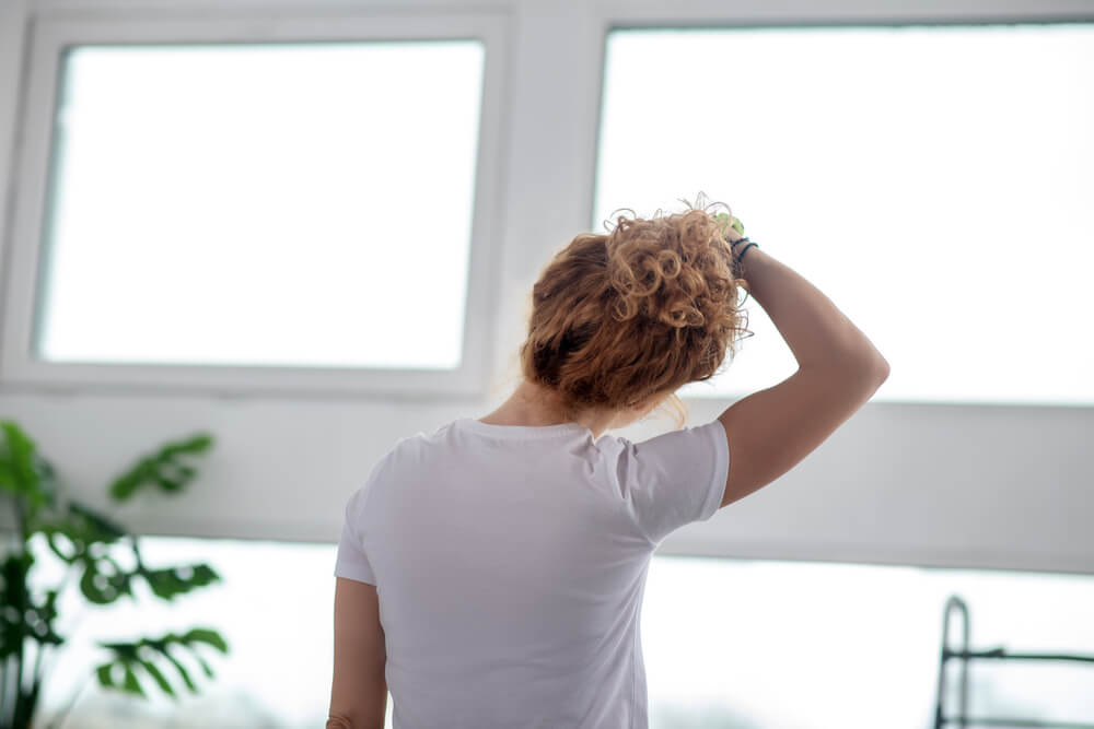 Four tips from a physical therapist on how to get rid of a kink in your neck