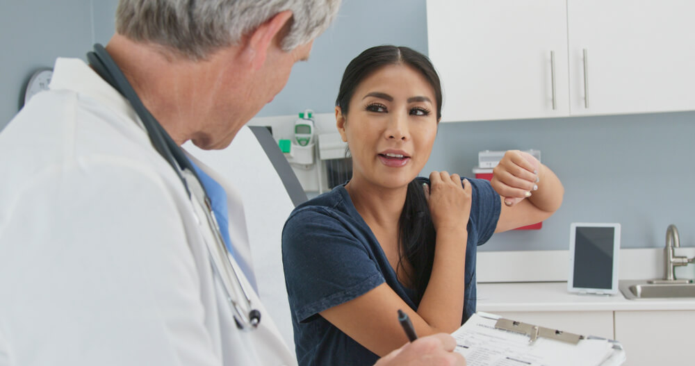 I fell on my shoulder and it hurts to raise my arm: What do I do?