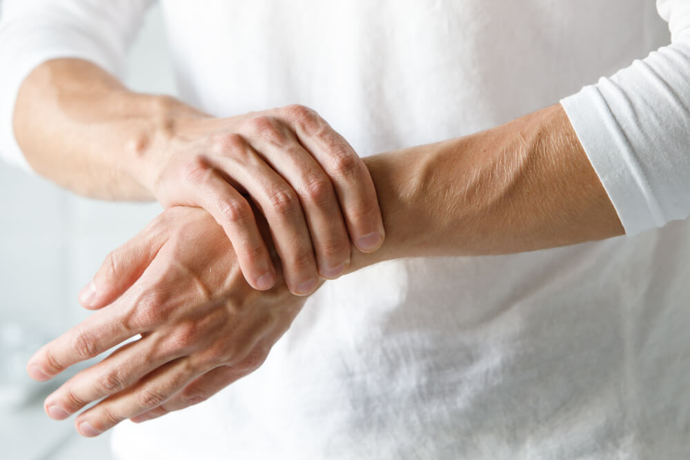 What can I do about pain on the outside of my wrist? shutterstock 1499052893 What can I do about pain on the outside of my wrist?