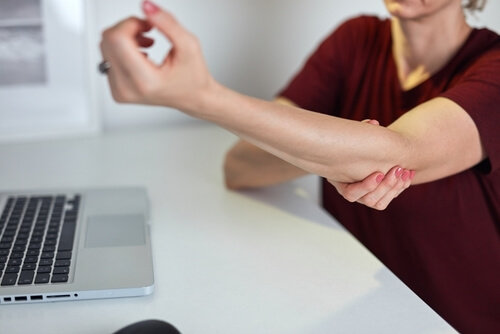 4 types of elbow injuries you could develop at work