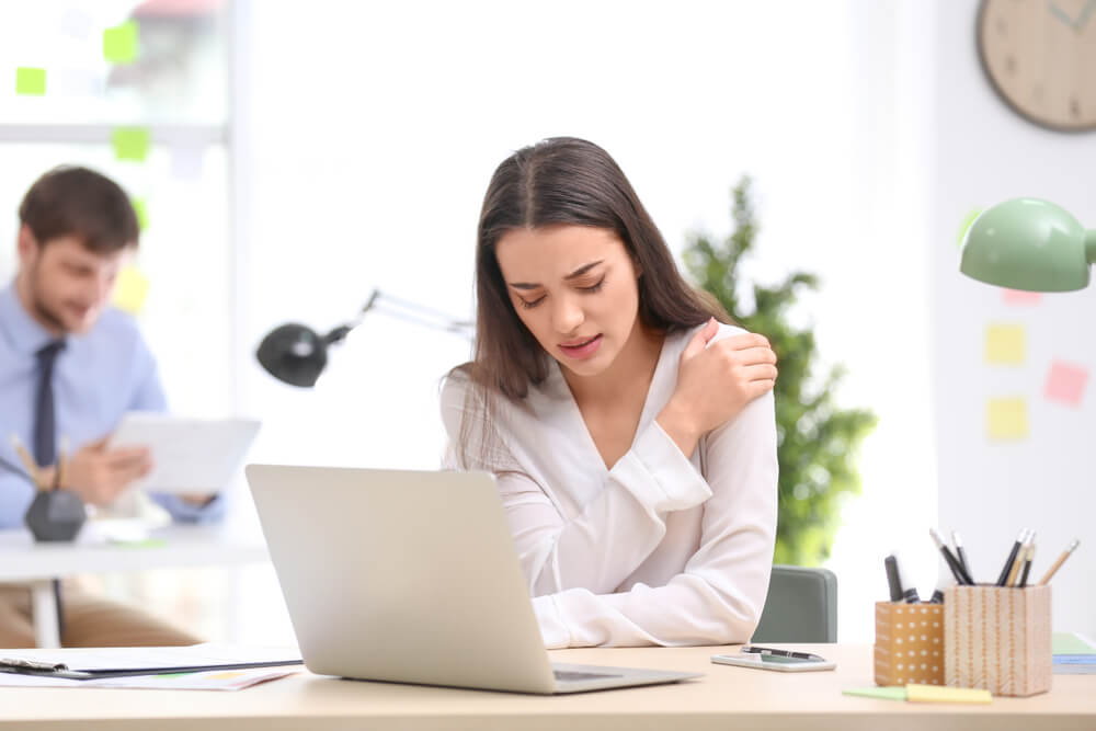 Can the carpal tunnel syndrome you developed at work also be causing your shoulder pain? shutterstock 1064418182 can carpal tunnel cause shoulder pain