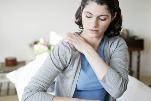 Shoulder pain during or after pregnancy? Here are 3 ways PT can help you