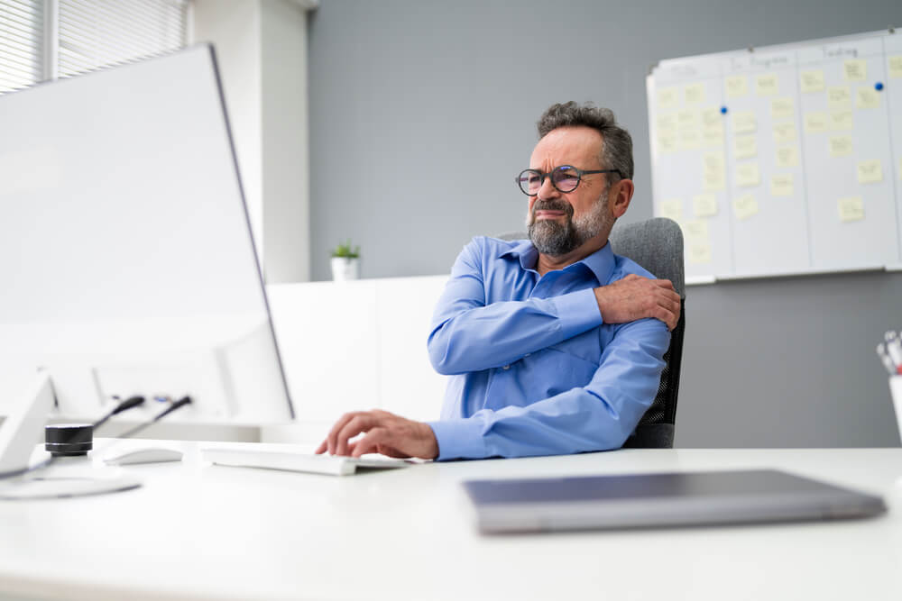 3 reasons your shoulder is popping and in pain