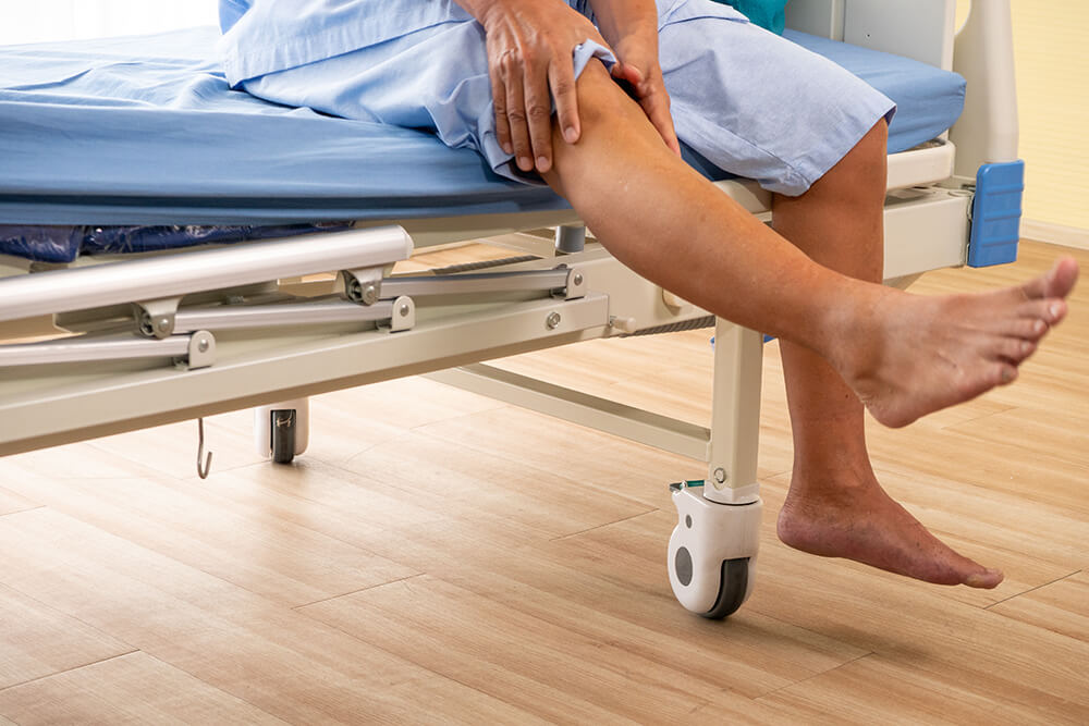 3 ways that PT can help you return to driving after surgery on your ACL